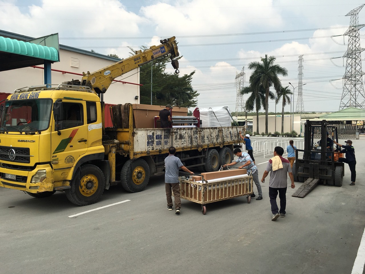 Dịch vụ cho thuê xe cẩu Bình Dương tại NKP Logistics có gì khác biệt?