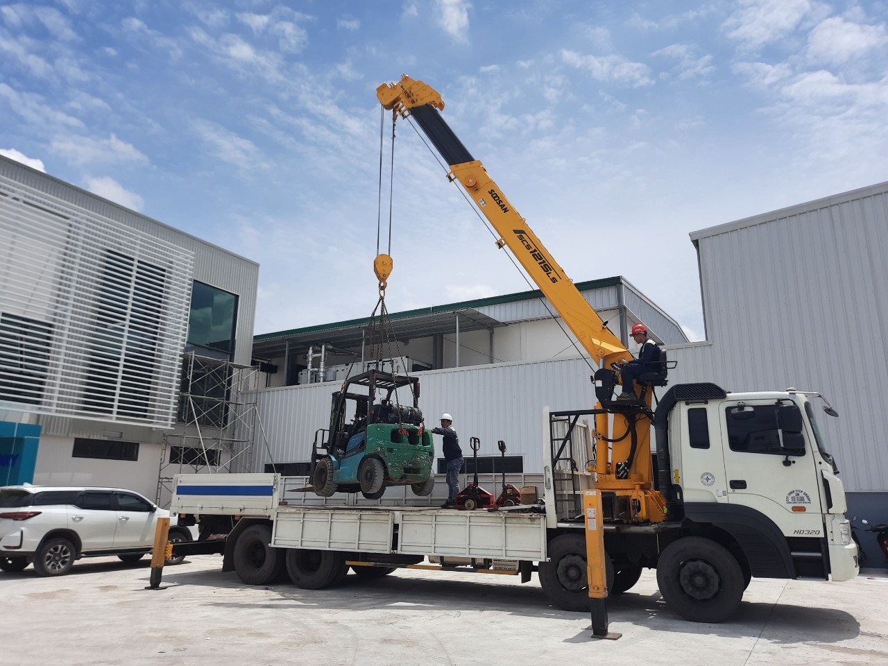 Lý do nên chọn NKP Logistics khi cần thuê xe cẩu tại Bình Dương