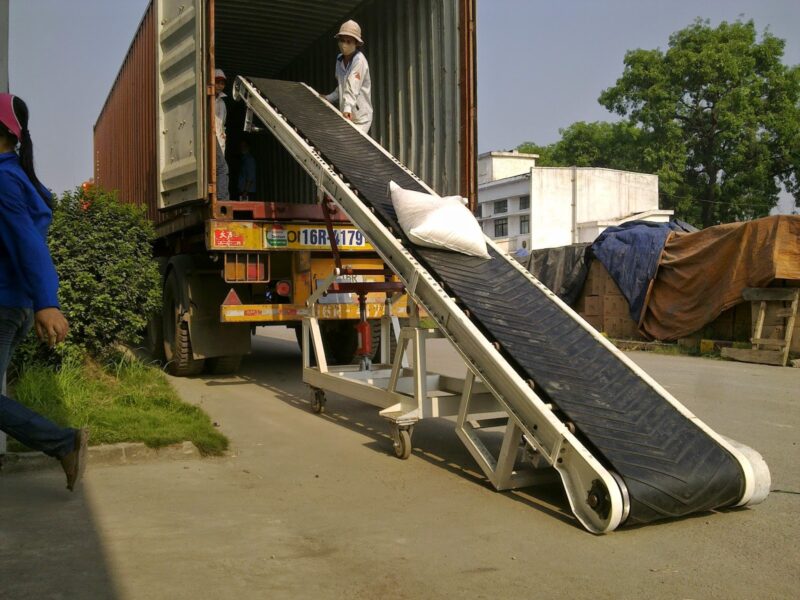 Vận Chuyển Gạo Bằng Đường Bộ | Giá Rẻ - An Toàn - Giao Nhanh