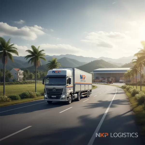 2. Xe tải lăn bánh trên cung đường đến Quảng Nam