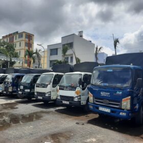 xe tải chở hàng Hoàng Mai