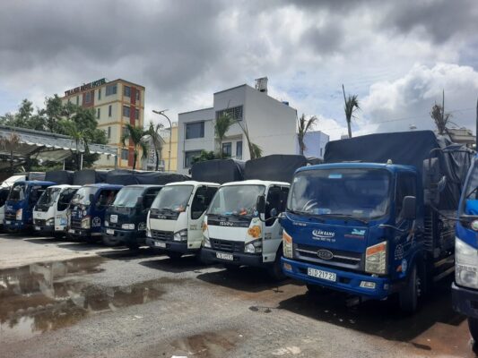 xe tải chở hàng Hoàng Mai