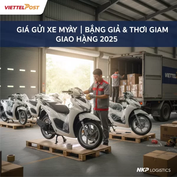 1. Nhân viên Viettel Post bọc chống xước xe máy