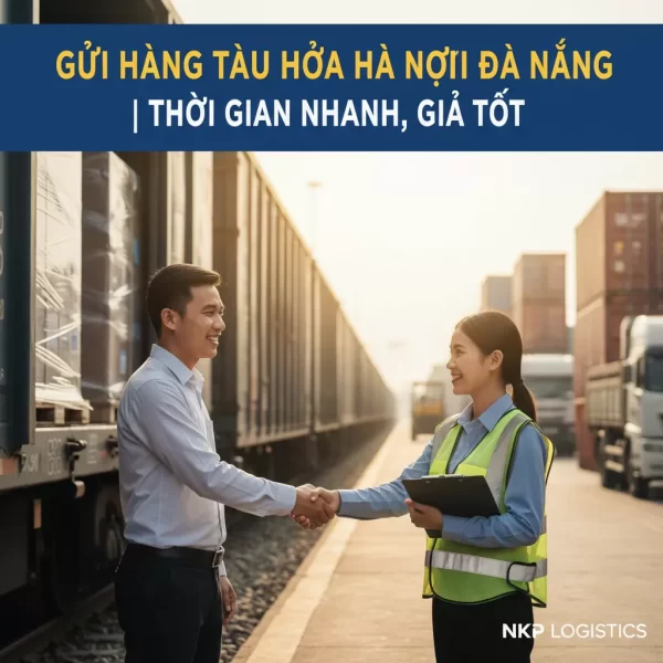 3. Cái bắt tay hợp tác giữa khách hàng và nhân viên trước toa tàu hàng.