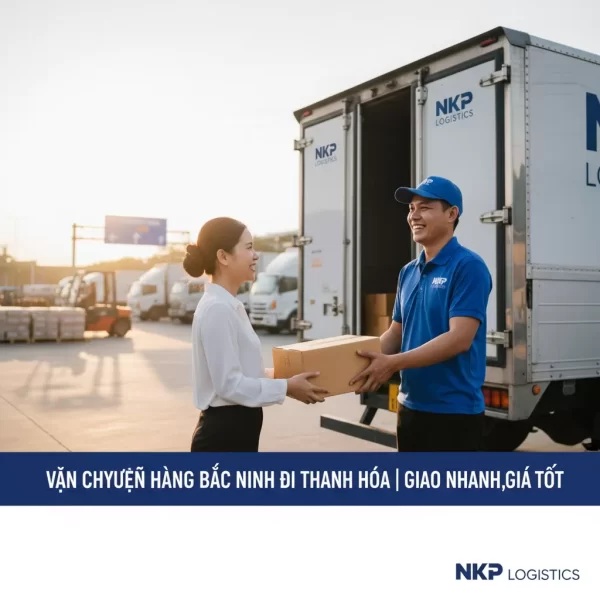 4. Tài xế tươi cười trao tay kiện hàng