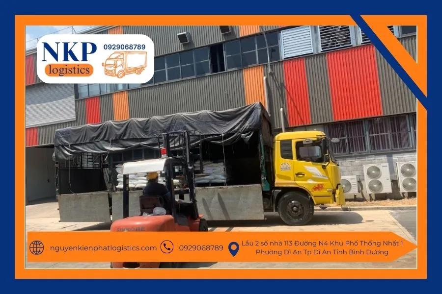 Nhu cầu vận chuyển hàng cồng kềnh Bắc Nam ngày càng tăng Nhu cầu vận chuyển hàng cồng kềnh Bắc Nam ngày càng tăng